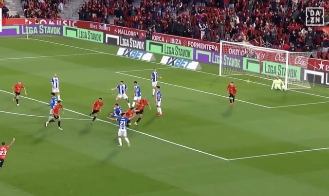 【写真・画像】スタジアム騒然！ 浅野拓磨、豪快ボレーで“超弾丸スーパーゴール”炸裂の瞬間「マジかよ」「カッコよすぎ」 スペイン移籍後初ゴールは“驚愕ゴラッソ”　1枚目