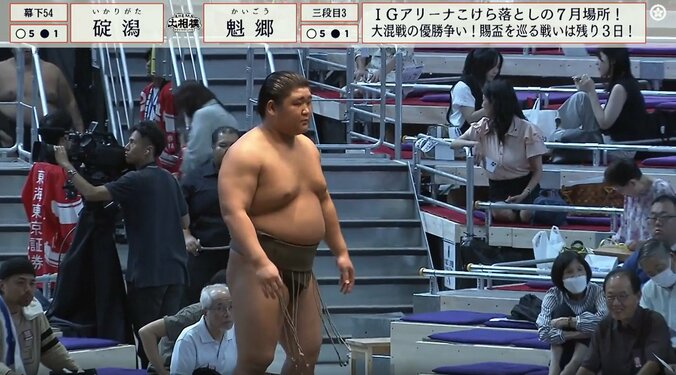 激しい取組を展開した幕下五十四枚目・碇潟（伊勢ノ海）