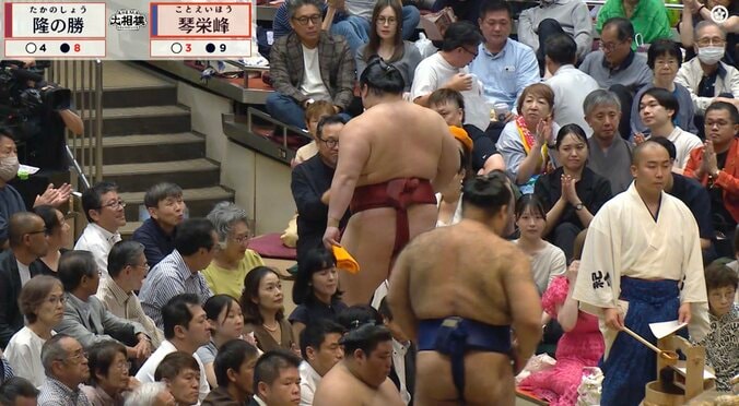 「大丈夫か？」力士に“異変”…幕内の取組で予期せぬ事態「負けた瞬間に…」「歩くのも辛そう」ファン・実況アナも心配 5枚目