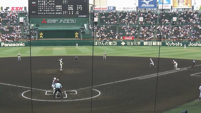 完璧すぎるスチールに甲子園がざわめく 左腕が足を上げる前にスタートする鳥栖工の超盗塁 1枚目