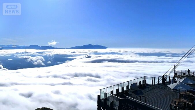 清流の名所、“海に浮く”奇跡の空間、神秘の雲海…ここどこ？涼を楽しむ絶景スポット 1枚目