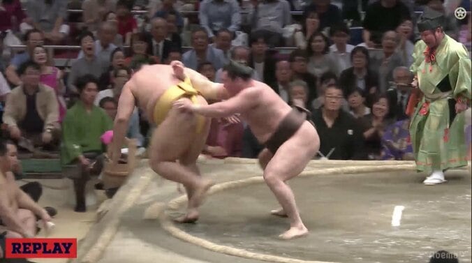 右腕負傷の遠藤、再出場で横綱相手に奮闘も及ばず…白鵬は1敗キープ 1枚目