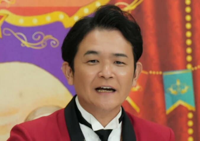 【写真・画像】前澤社長、ピカソの絵が飾られた自宅公開「ライトがすごく動くんですよ」千鳥ノブが解説　1枚目