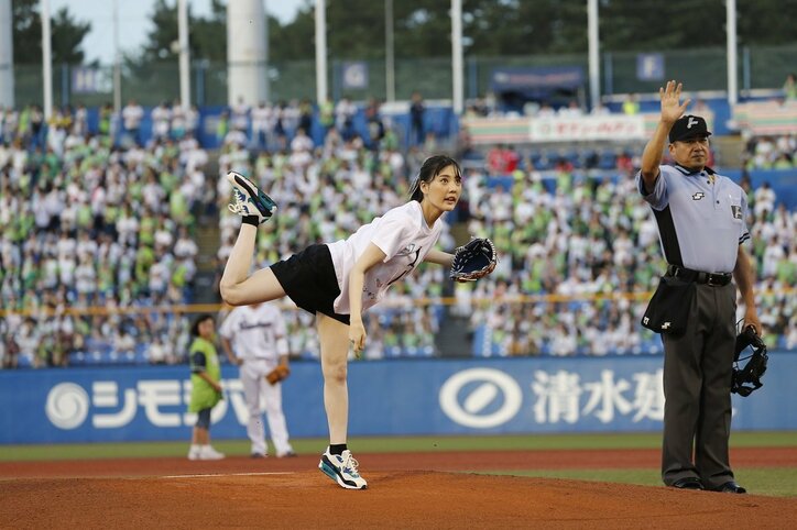 北香那、初の始球式をノーバウンドで大成功「楽しかったです!」