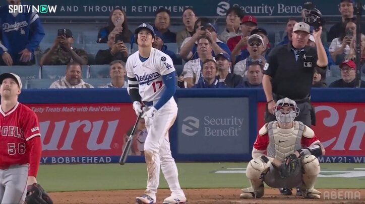 【写真・画像】大谷翔平、“野手投手”にフルスイングで「腰が」心配の声　96キロ遅球に球場どよめき…ピッチャー投げるたび後方へ「初めて見た」解説者爆笑　1枚目