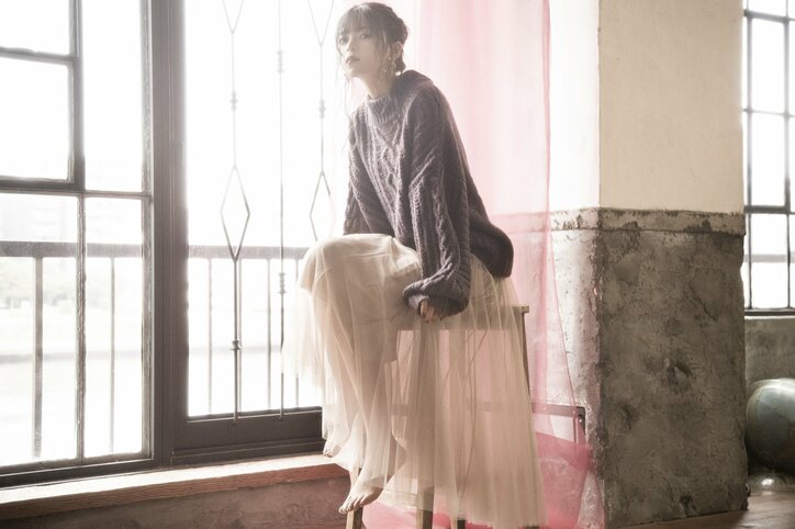 齋藤飛鳥、与田祐希、佐藤楓、山下美月、GRL新ビジュアルで雰囲気たっぷりな秋冬の装いに 1枚目