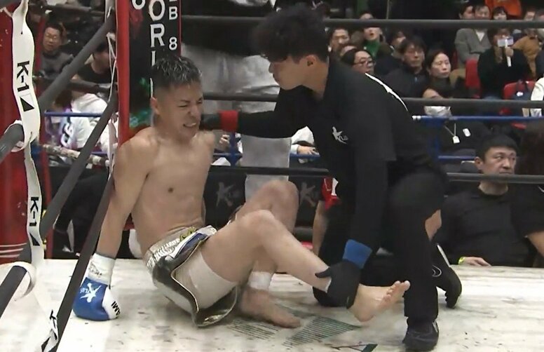 わずか2発で足を破壊 “変則的”カーフキックで衝撃KOに戦慄 「こういうのあるんだ…」識者も驚き