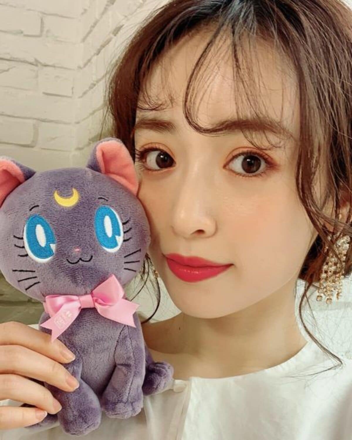 セーラーマーキュリー 泉里香 ルナの2ショットが話題 相変わらずの美人 久し振りの再会ですね 話題 Abema Times