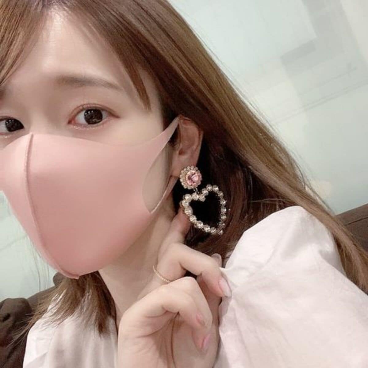 声優・内田真礼、ハートピアスをつけたお洒落なショットが大好評 