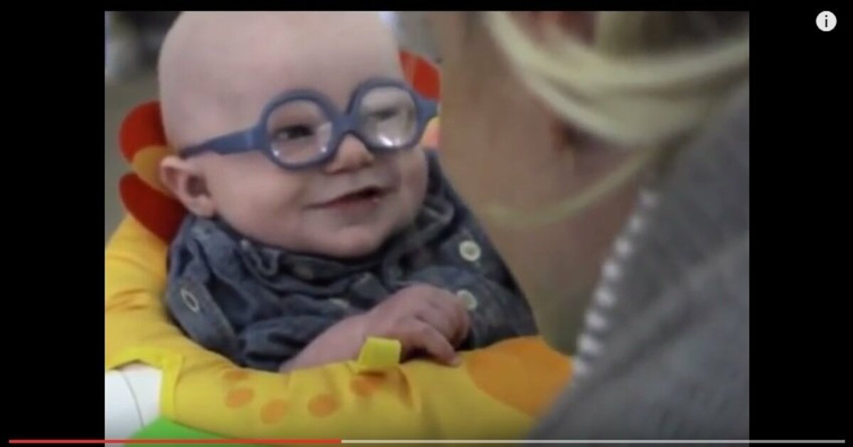 視力の弱い赤ちゃん 4ヶ月目にはじめて見た母親の顔に史上最高の笑顔 音楽 Abema Times