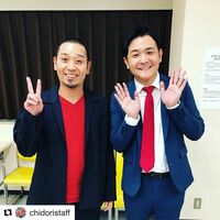 千鳥ノブ、青スーツ＆赤ネクタイ姿に総ツッコミ「銀シャリやないか!!」「U事工事と服似てる」