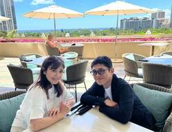  薬丸裕英、ハワイで撮影した妻・石川秀美さんとの2ショットを公開「ホテルランチ」 