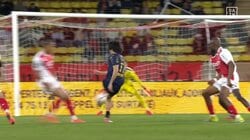 まじかよ！中村敬斗、4人に囲まれた密集を破る超絶テクが脚光「これは引っかかる」キレキレキックフェイントで相手を食いつかせ豪快シュートを放った瞬間