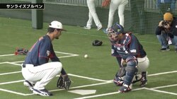 “ダル塾”投手の次は捕手も指導 ブルペンで甲斐に構え方・サインの出し方まで手取り足取り「サインの打ち合わせも撮らせてくれるのか」の声も
