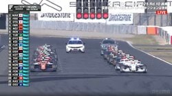 サーキットに現れた「civic typeR かっくいー」 実は今季新たに「仲間入り」ファン垂涎の “純白2号機”は左ハンドル仕様