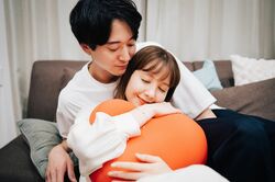 トリンドル玲奈、夫・浅香航大とこたつの中でイチャイチャ！千鳥ノブ「足ツン最高」『私たち結婚しました2』第3話