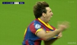 「殺し屋メッシ」のスーパーゴール＆大絶叫が再注目！ 低弾道の超絶ミドル→マイクや看板を蹴り飛ばした一部始終「ロナウジーニョもマジシャンだったが…」