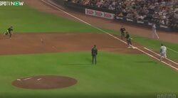 もうワケわからん！ 大谷翔平の足で“まさか展開”「速すぎ」バット破壊→とんでもないスピードで“爆速内野安打”