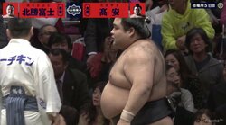 大関・高安、過去0勝3敗の苦手・北勝富士に初勝利　4勝1敗に