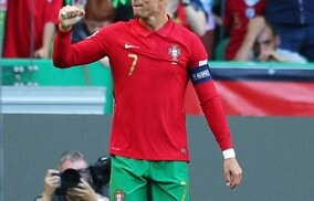 「完璧だ」ポルトガル代表のカタールW杯着用新ユニホームが発表！ サポーターに大反響「C・ロナウドの最後のW杯が…」