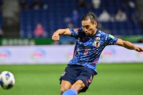 「ボディビルの大会かと思ったわ」長友佑都の”新ユニフォーム姿撮影”に川島永嗣が茶々入れ!「いや覚悟出てるわ」「カタールしか見てないね」と笑顔のやり取り