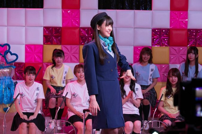 「控えめに言って神回」ラストアイドル、CA風衣装でコスプレバトル！　“珍英語”の嵐で視聴者爆笑 2枚目
