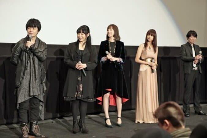 劇場版「コードギアス」舞台挨拶にIris（アイリス）登壇　セクシーなドレス姿で会場を沸かせる 2枚目