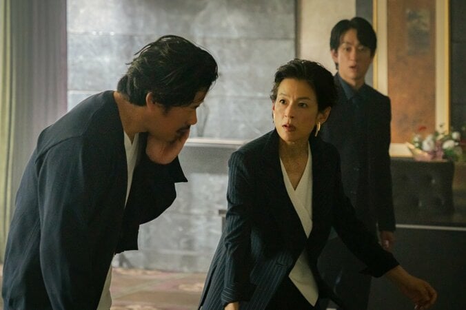 【写真・画像】性加害俳優を殴りつけ「お前のせいで！！」“事務所社長”鈴木保奈美のブチギレ演技がすごい『スキャンダルイブ』最終話　3枚目