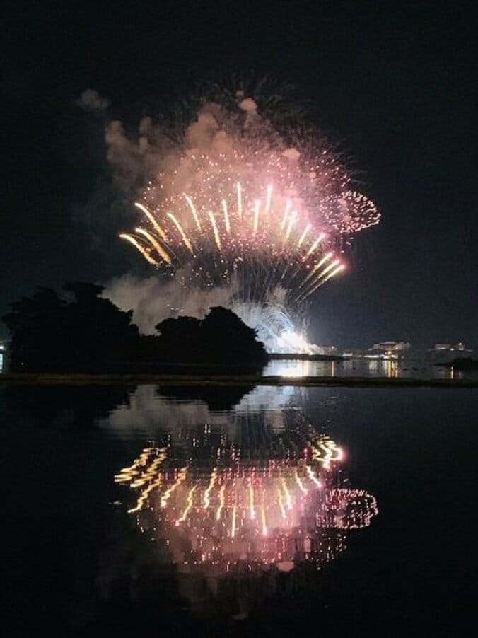 スザンヌ、屋形船から花火鑑賞「夢のようなひと時を過ごさせて頂きました」 1枚目