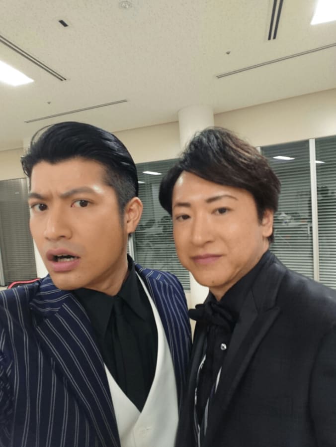 長瀬智也のものまね芸人・スズケン　「ものまねジャニーズ軍団」の集合写真を公開 2枚目