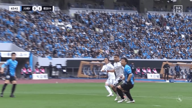 まるで中村俊輔！横浜のファンタジスタ、“黄金の左足”で華麗弾「美しい虹がかかったぜ！」「やっぱアマジュンには10番を」国立を沸かす 4枚目