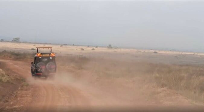 「ナナマル最強」「本来こういう車で走るところ」ランクルが世界屈指の悪路を走る姿に反響 “小さな新型”にも「FJ復活するんだね」熱視線 4枚目