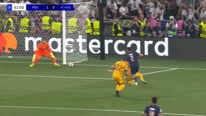 一体何した？“NEXTネイマール”のとんでもない凄技にスタジアム騒然「何歳だよマジ」曲芸級の超絶ターンヒールパスでシュートチャンス演出の瞬間 5枚目