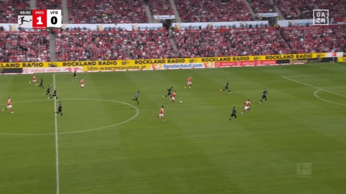 別格の推進力！佐野海舟の“回収→20m運搬→シュート”にファン驚愕「ボール奪取のセンスが凄すぎ」「惚れるわ」一人で攻守完結 5枚目