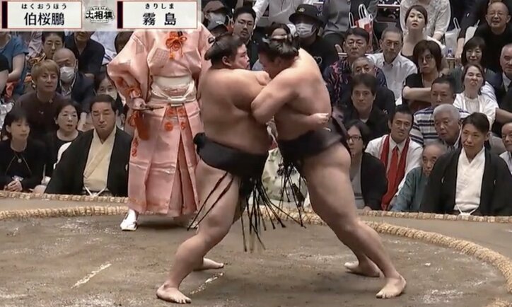 【写真・画像】「前腕がおかしなことに…」伯桜鵬、右手を極められ“異変” 元若乃花「小指が……」ゾッとする解説にファン恐々「めっちゃ怖い」　1枚目