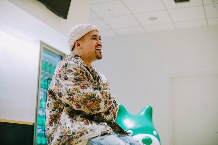 「“ラップやめようかな”とも思った」CHICO CARLITOが語る新作『Sandra's Son』。沖縄、家族、仲間、音楽、言霊が詰まったNEW ALBUMを携えて、“受け取る側より与える側”への再出発。