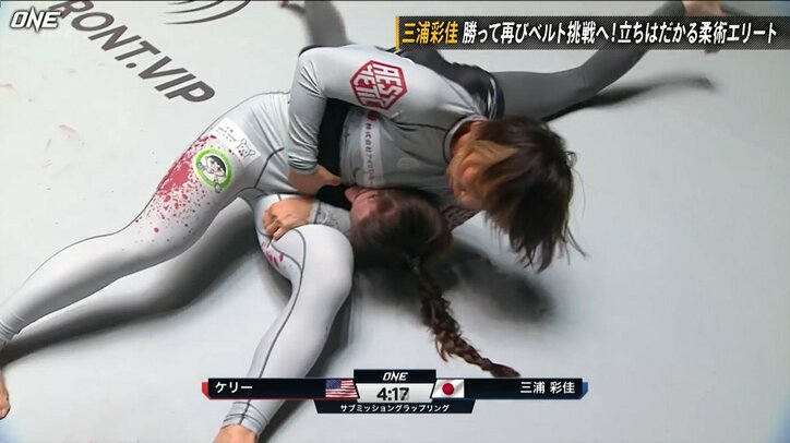 女子グラップリングで「男でもなかなかやらない」解説も驚く悪質行為 試合後のインタビューでは「彼女は強い」脱帽も