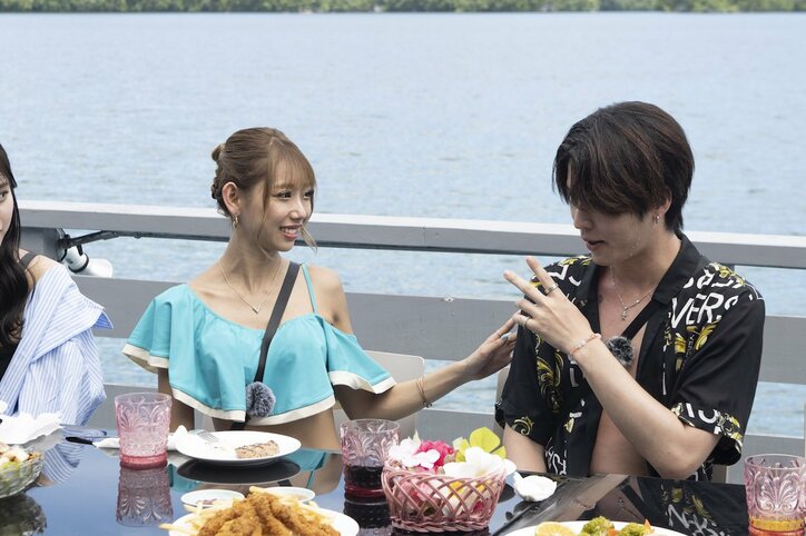 肉食系の水着ギャルに「テキーラ飲める?」 内面知りたい系男子、謎の質問で女子の性格をチェック『シャッフルアイランド Season3』#2