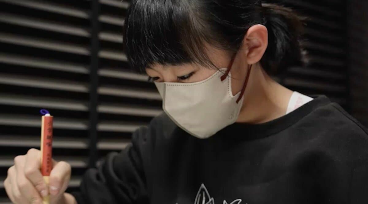 安藤美姫の12歳長女 “金賞受賞”達筆な文字に驚きの声「すごい