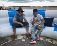 武尊＆窪塚洋介の2ショットに「2人ともカッコいい」「夏っぽくていいですね」など称賛の声が相次ぐ