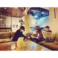 紗栄子のフォトジェニックな打ち合わせ風景にファン「素敵です」「仕事モードやね、かっこいい」