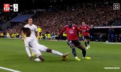 「また判定操作か…」「正当なタックルだろ」海外マドリード・ファンが激怒！ 両足スライディング→まさかのイエローカードの一部始終にフランス代表MFも困惑表情