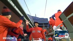 余裕でヒット連発の吉田正尚、走るのはちょっと苦手？激走で生還後、ベンチ内で「きつーっ！」な顔