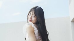 Peel the Apple・浅原凜、23歳誕生日を祝し1st写真集からアザーカット3点が公開 今後の抱負や目標も