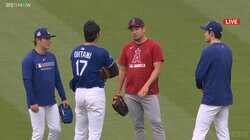 現地中継でも注目を集めた大谷翔平ら“日本人4兄弟”の談笑シーン「豪華だ」リラックスした表情にファンも反応