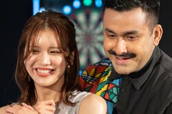 “エッチなお姉さん”発言の28歳グラドル、デニス植野と合コンゲームで超密着「おんぶして」