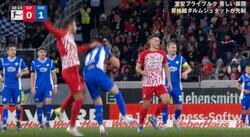 審判ブチギレ！「お前、ちょっと来い」 空中戦で顔面に強烈すぎるパンチ一発… ピッチに倒れこんだ選手をシカトして立ち去った選手を強制呼び出し