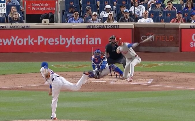 【写真・画像】ぶつかる！？ 菅野智之、内角をエグる“魔球”「軌道エグい」手元で鋭く曲がるシンカー→打者を1球で仕留める「巨人に戻ってきてくれ」　1枚目