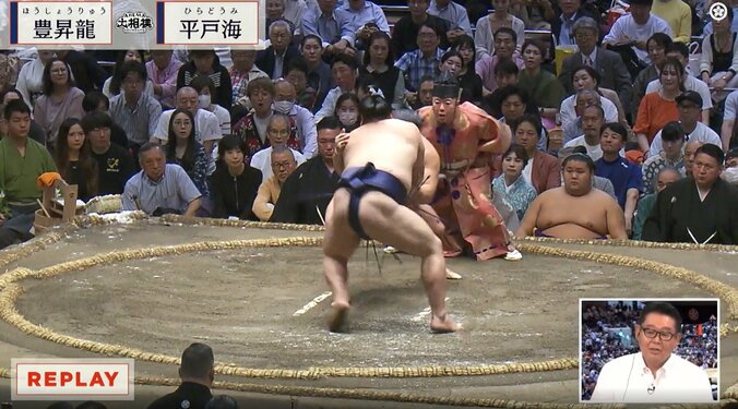 向正面に上地雄輔の姿