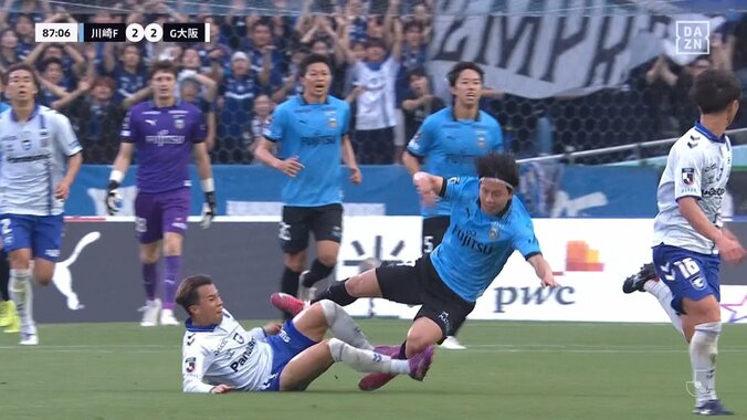 【映像】背後からの蟹ばさみタックル